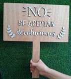 Letrero en MDF  enchapado con letras en relieve en MDF acabado en vinil - 35 cm x 40 cm (C74103)