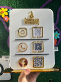 Stand de redes en acrilico blanco 3 mm con acrilico dorado espejo - 20 cm x 27 cm (C70250)