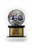 Trofeo en acrilico negro con relieves en graboplac -16 cm x 25 cm (C73481)