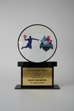 Trofeo en acrilico negro con relieves en graboplac -16 cm x 25 cm (C73481)