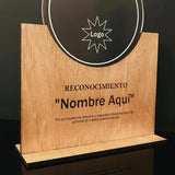 Reconocimiento en acrilico transparente 3mm con base en triplay 2.5 mm -15 cm x 25 cm (A15886)