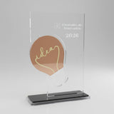 Trofeo en acrílico transparente con dorado - 14 cm x 20 cm (C76390)
