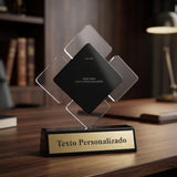 Trofeo en acrílico transparente con acrílico negro y graboplac dorado -25 cm x 30cm (C75288)