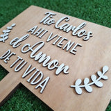 Letrero en MDF  enchapado con letras en relieve en MDF acabado en vinil - 35 cm x 40 cm (C74103)