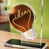 Trofeo en acrílico transparente con dorado - 14 cm x 20 cm (C76390)