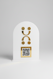 Stand de redes en acrilico blanco con acrilico dorado espejo - 15 cm x 24 cm (C73542)