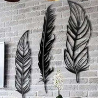 Pluma En Madera Con Vinil Decorativa De 65 Cm De Largo (14137)