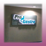 Letrero de PVC y Vinil Con Base e Iluminación Indirecta -1.7x .68m (4405)